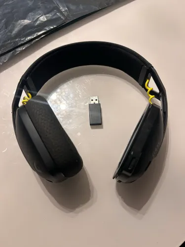 Headset Gamer Wireless G435 Logitech (Sem Fio) - Uma das espumas saiu do fone