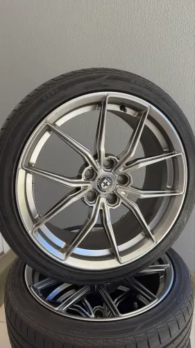 Rodas exclusivas HRE - FF21 aro 18 5x112 com pneus