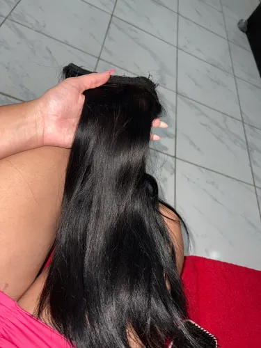 Vendo mega hair, cabelo humano em torno de 220g e ele tem uns 40 cm. Já na tela 