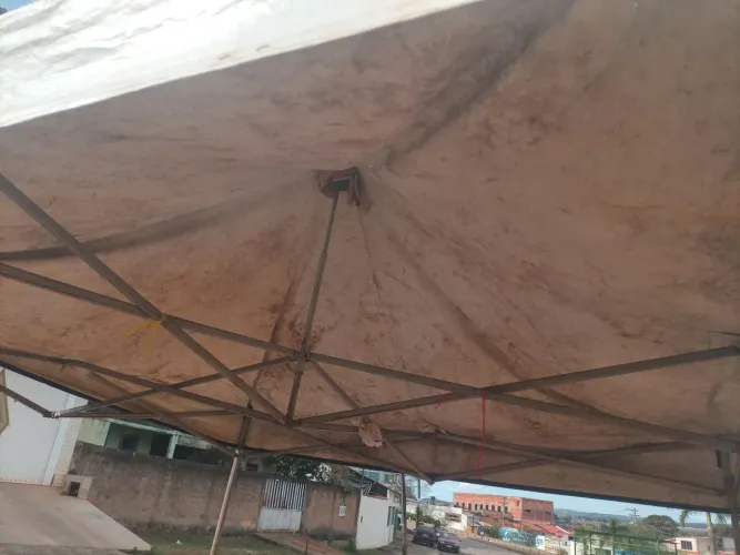 Vendo várias lonas enceradas para barracas de 3 por 3   4: 50 pôr 3.   2 po2r 3