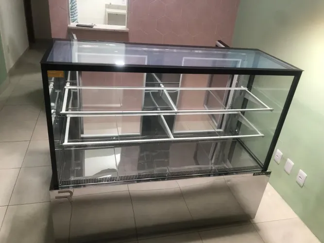 Balcão Expositor 1450 Refrigerado Vanguard 220v Refrimate - 1,40 metros - Oportunidade