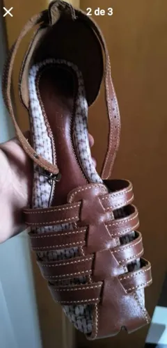 Sandália Couro 34 veste 35