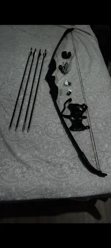Vendo Arco Recurvo 30 libras desmontável acompanhado de 3 flechas