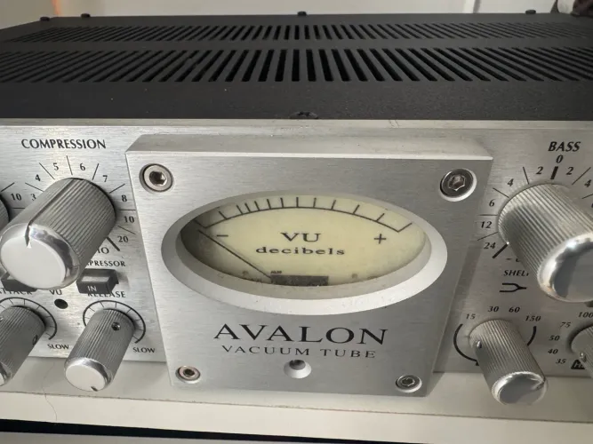 Pré-amplificador Valvulado Avalon Vt-737sp Channel Strip