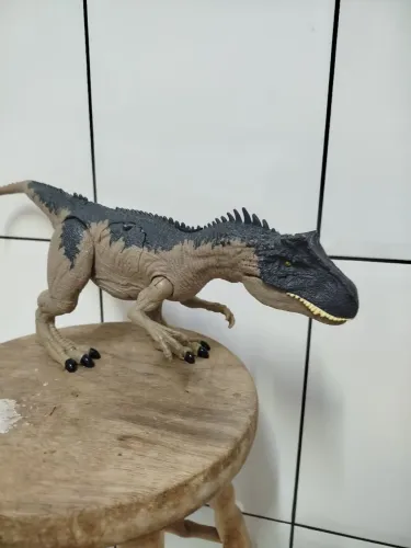 Alossauro Jurassic world dominon