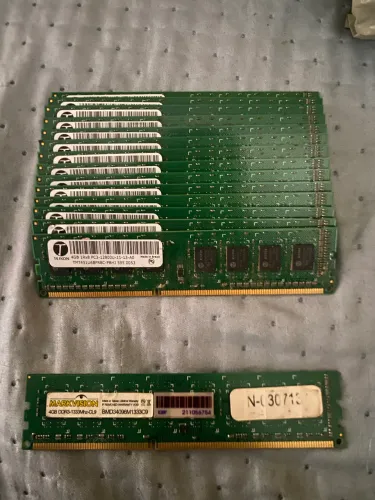 Lote 15 Memórias RAM DDR3 4GB ? 56GB ? 14x 1600MHz + 1x 1333MHz