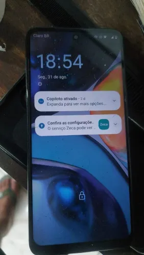 tem uma amigo está vendendo uma celular só que não entrega