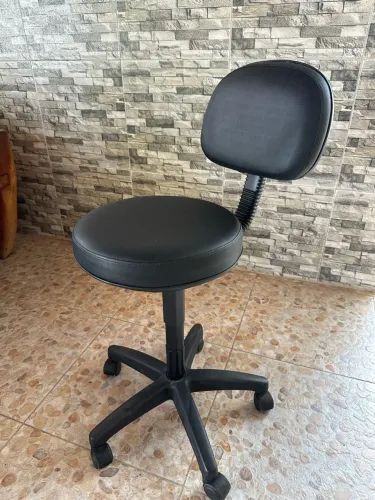 Cadeira Mocho Giratória com Encosto