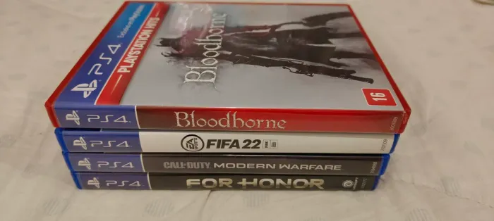 Kit jogos PS4 call of Duty modern Warfare, fifa 22 bloodborne e for honor