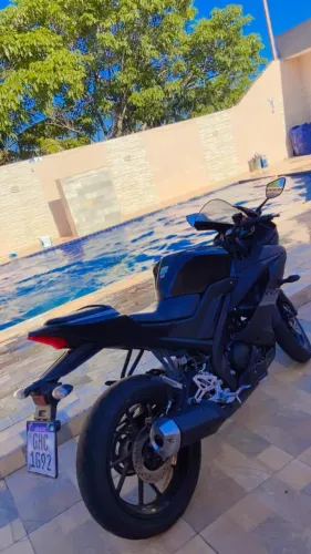 Yamaha R15 2025 ABS - sem nenhum detalhe