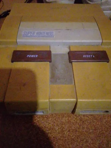 Super Nintendo com cartucho Mario Wold