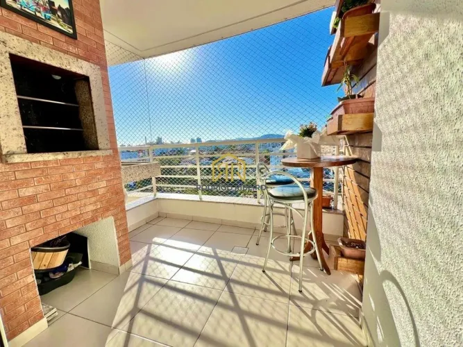 APTO COM 02 DORM. SENDO 01 SUÍTE E VISTA LIVRE!