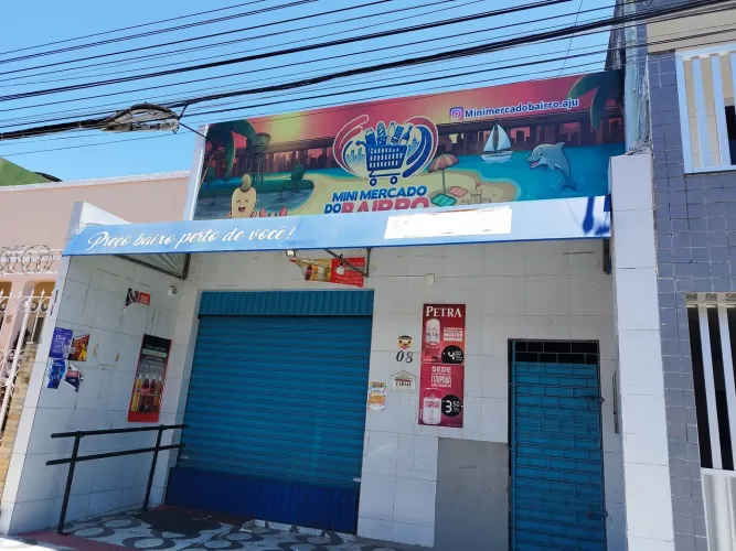 Vendo toldo e placa da fachada nova com toda a estrutura 