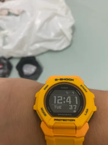 Relógio Casio G-shock G-squad Sport Gbd-300-9dr Correia Amarelo Bisel Amarelo Fundo Preto