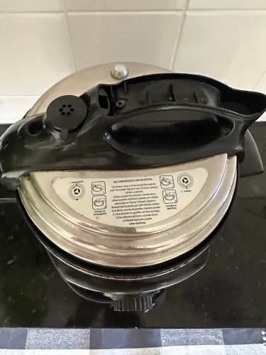 Panela de pressão elétrica.