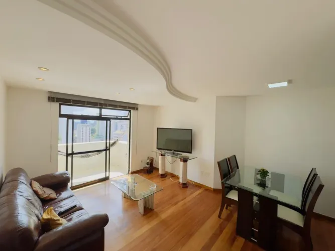 Apartamento mobiliado com 2 quartos, suíte, varanda e 2 vagas no Gutierrez - 85m², pronto