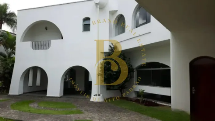 Casa com 632 m², 7 quartos sendo 4 suítes à venda no bairro Alto de Pinheiros.