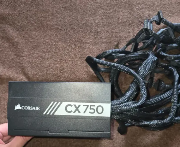 Fonte Corsair CX 750 usada