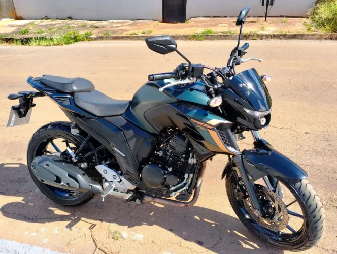 FZ25 2024 Verde