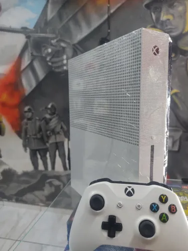 Xbox One S 1tb Seminovo com garantia. Loja física!