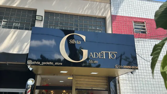 Vendo ou troco por veículo botique feminina   