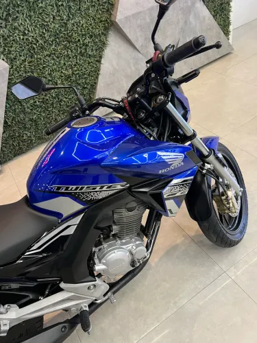 Vendo ou Troco CB TWISTER 250 2021.