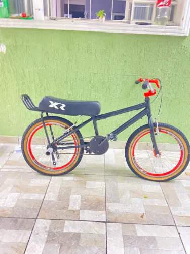 Bicicleta montadinha aro 20