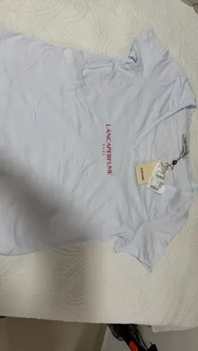 Blusa lança perfume