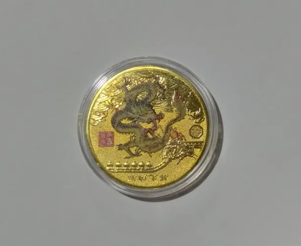 MEDALHA ANO NOVO DRAGÃO DO ZODÍACO CHINÊS. FLOR DE CUNHO!