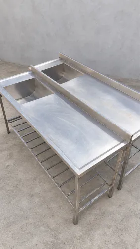 BANCADA COM PIA DE INOX 1,90x0,60m