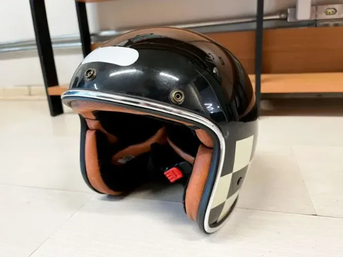 Capacete Urban aberto - Quadriculado - Estado: Usado - Tamanho: 60