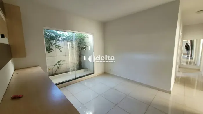 Casa com 3 quartos disponível para venda no bairro Pacaembu em Uberlândia-MG