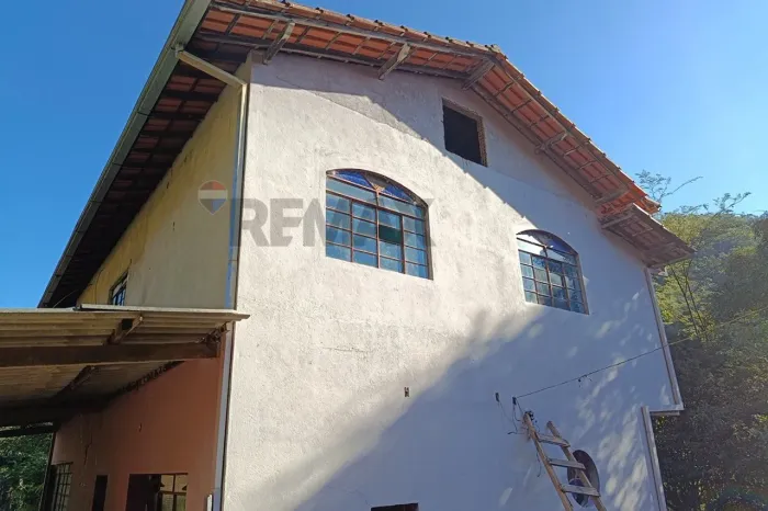 Refúgio em Sabará: Chácara 5 Quartos à Venda - Sítio Exclusivo com 5.000 m² no Histórico A