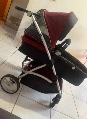 Carrinho de bebê completo ótimo estado