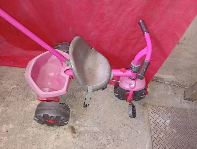 Triciculo de menina só em mãos ?