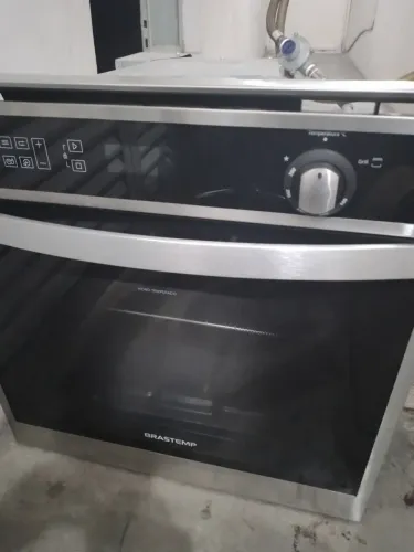 Forno Brastemp de embutir a gás 78 litros inox ,modelo BOH84ARRNA.voltagem 220