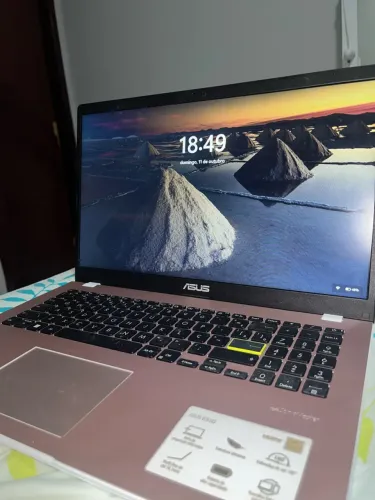 Notebook ASUS E510 Rosé - Pouco usado e conservado
