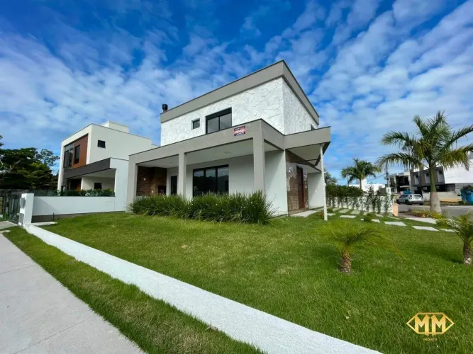 Linda casa com 03 suítes para locação anual na Praia de Cachoeira do Bom Jesus