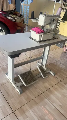 Máquina de Costura Galoneira