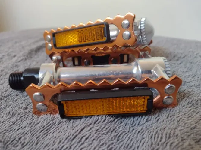 Pedais BMX Ratoeira Cor Cobre 9/16" JNA /Extra Light / Outras - Novos