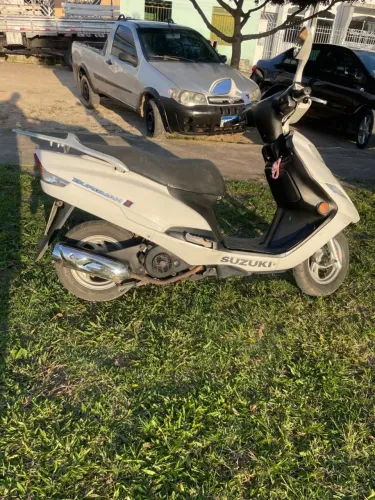 Moto Suzuki Burgman 2016 IPVA pago 2026