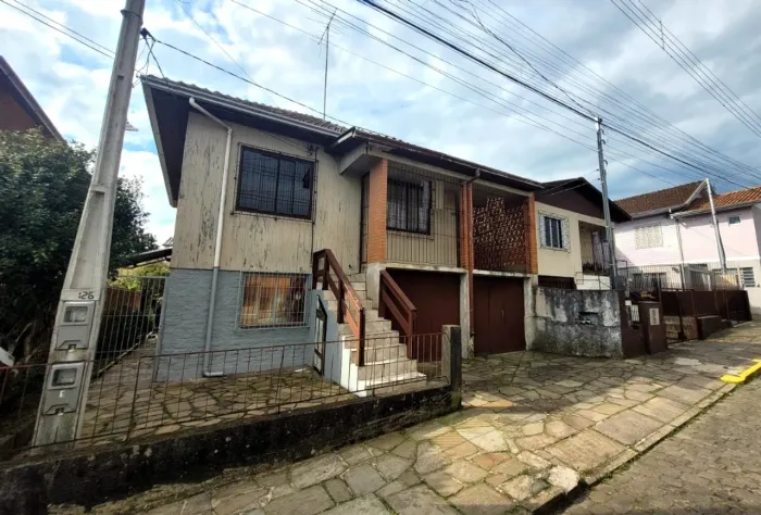 CAXIAS DO SUL - Casa Padrão - LOURDES