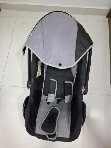 Carrinho de bebê + bebê conforto