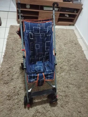 Carrinho de bebe guarda chuva Completo.