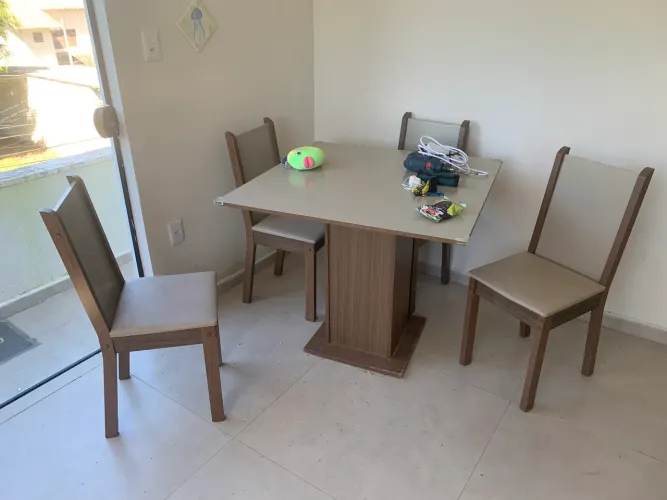 Mesa 4 lugares com 4 cadeiras