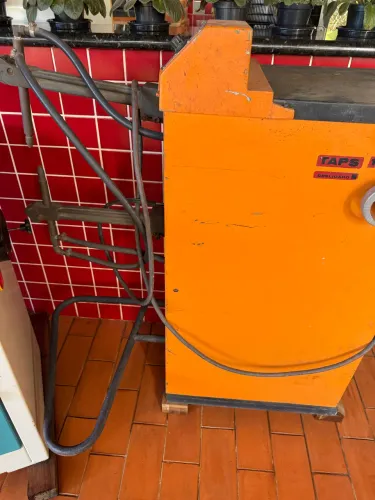 Máquina de solda ponto a ponto