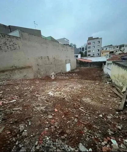 Terreno à venda com 300 metros quadrados no Bairro Osvaldo Cruz em São Caetano do Sul
