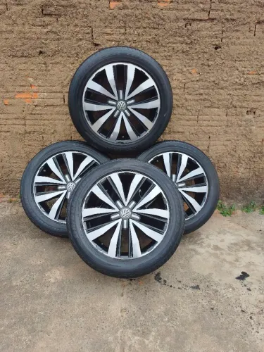 Vendo rodas original Amarok V6 Extreme aro 20 com pneu original sem trinca e sem solda 