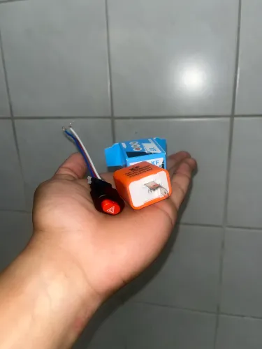 botão pisca alerta, mais relê universal nunca usado!