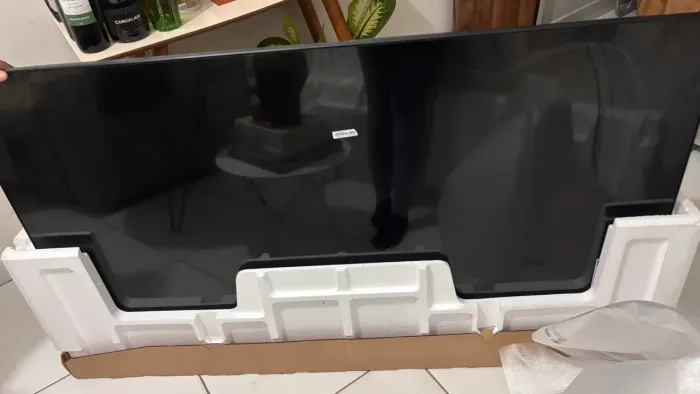 Tv na caixa que estar trincada